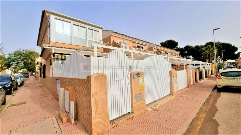 Exterior view of Single-family semi-detached for sale in Los Alcázares  with Air Conditioner, Heating and Private garden