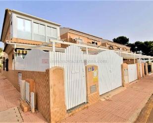 Exterior view of Single-family semi-detached for sale in Los Alcázares  with Air Conditioner, Heating and Terrace