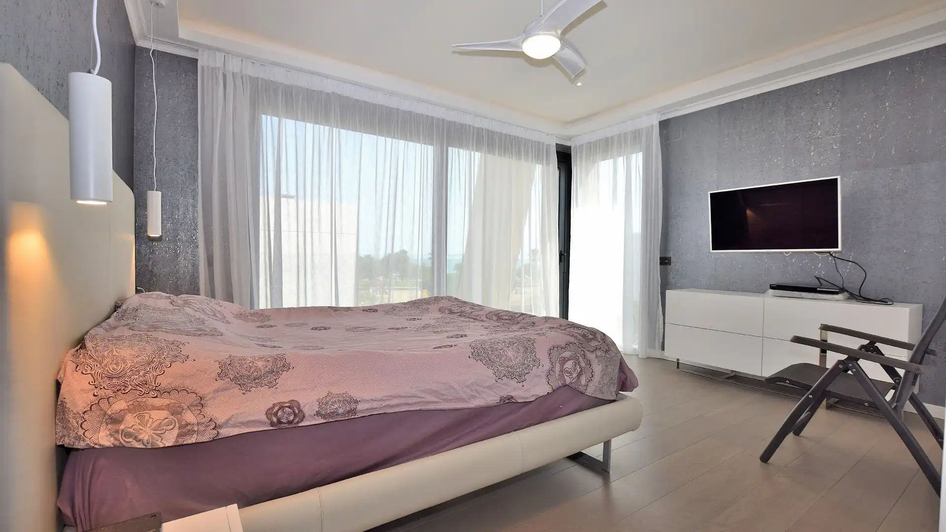 Bedroom of Houses for sale in Cambrils  with Air Conditioner, Private garden and Parquet flooring