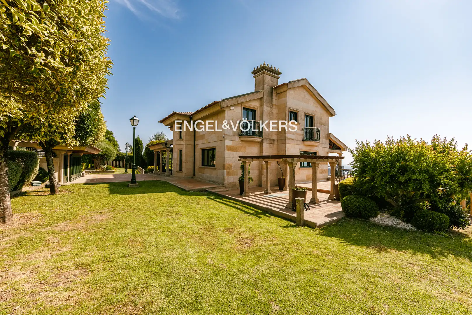 Vista exterior de Casa o chalet en venta en Nigrán con Calefacción, Jardín privado y Piscina