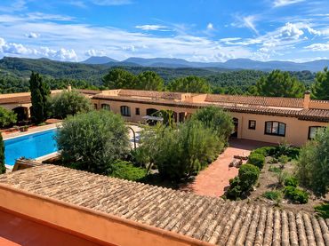 Country house with pool for sale in El Molar (Tarragona)