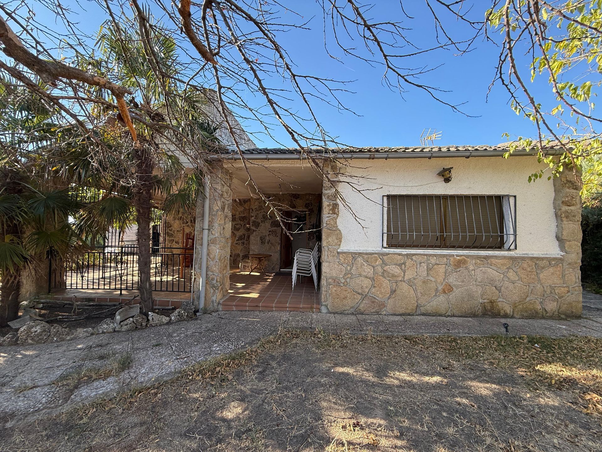 Vista exterior de Casa o xalet en venda en Escalona amb Calefacció, Jardí privat i Piscina