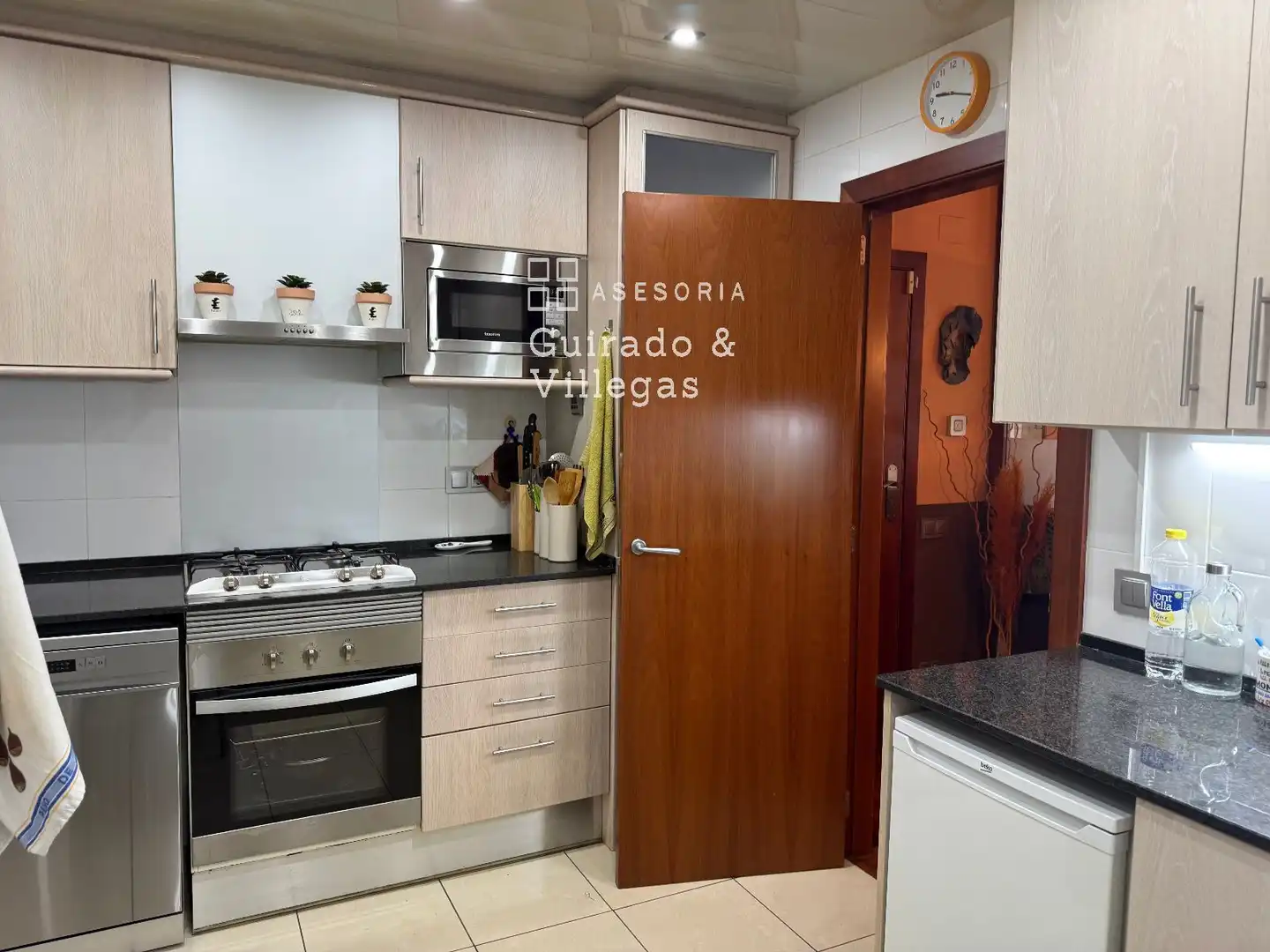 Küche von Wohnung zum Verkauf in Barcelona mit Klimaanlage und Terrasse