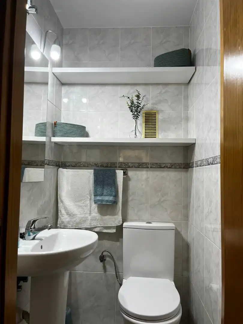 Baño de Piso de alquiler en Málaga con Aire acondicionado, Calefacción y Amueblado