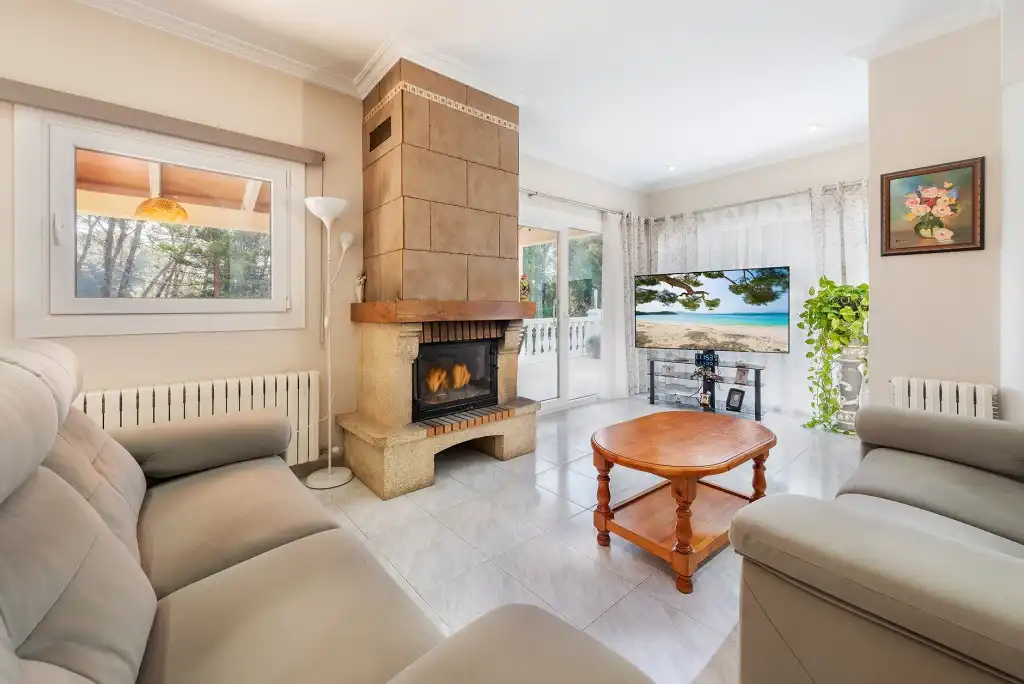 Sala de estar de Casa o chalet en venta en Castelldefels con Aire acondicionado, Calefacción y Jardín privado