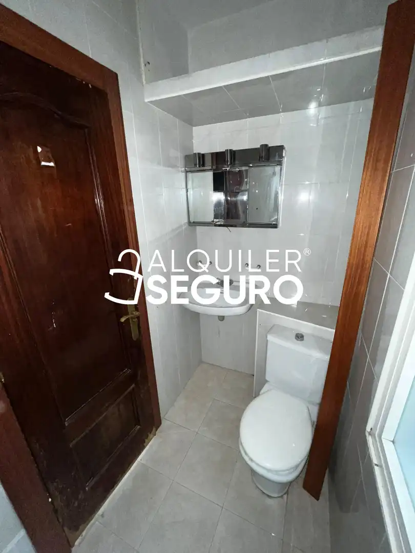 Bathroom of Flat for rent in Torrelavega 