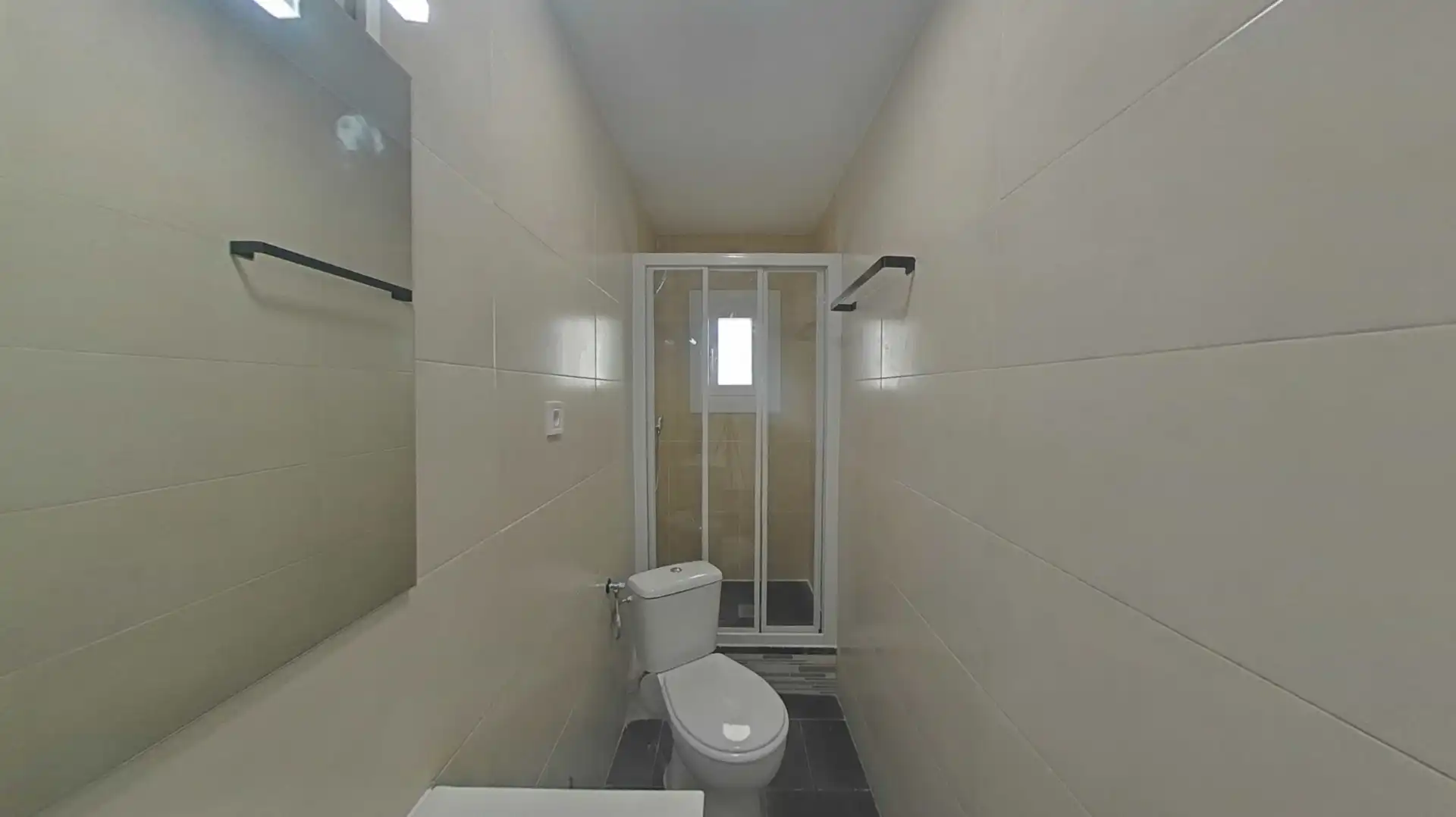 Baño de Piso en venta en L'Hospitalet de Llobregat con Balcón