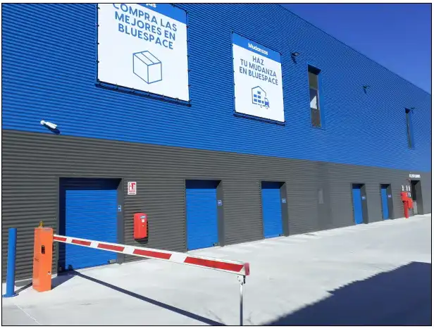 Vista exterior de Trastero de alquiler en Torrejón de Ardoz con Alarma