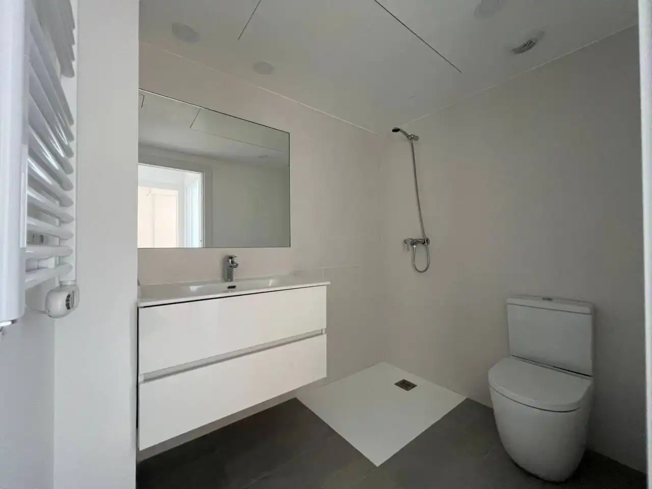 Bathroom of Apartments for sale in Cubelles  with Air Conditioner, Heating and Parquet flooring