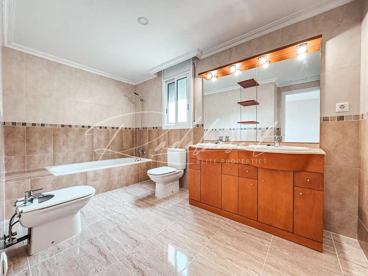 Badezimmer von Einfamilien-Reihenhaus zum Verkauf in Alcover mit Privatgarten und Terrasse