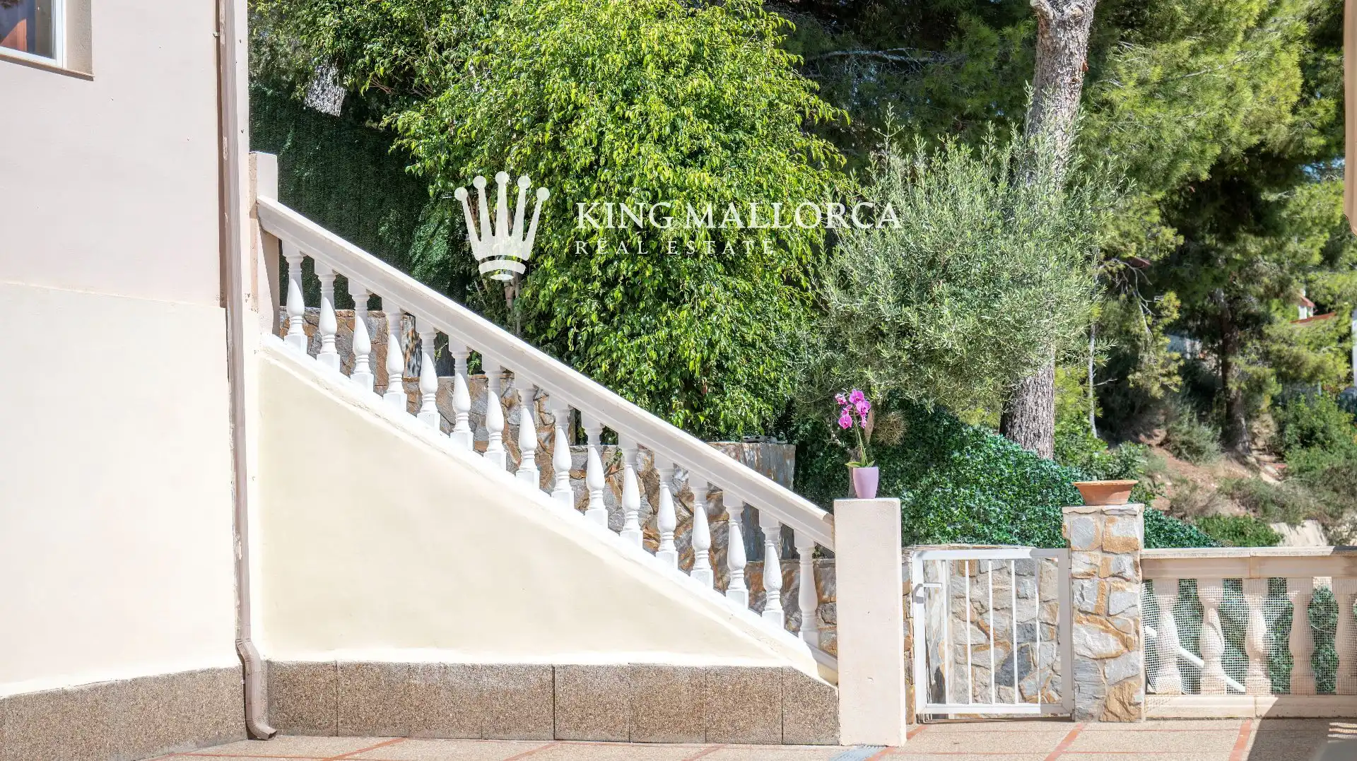 Terrasse von Einfamilien-Reihenhaus zum Verkauf in Calvià mit Klimaanlage, Heizung und Privatgarten