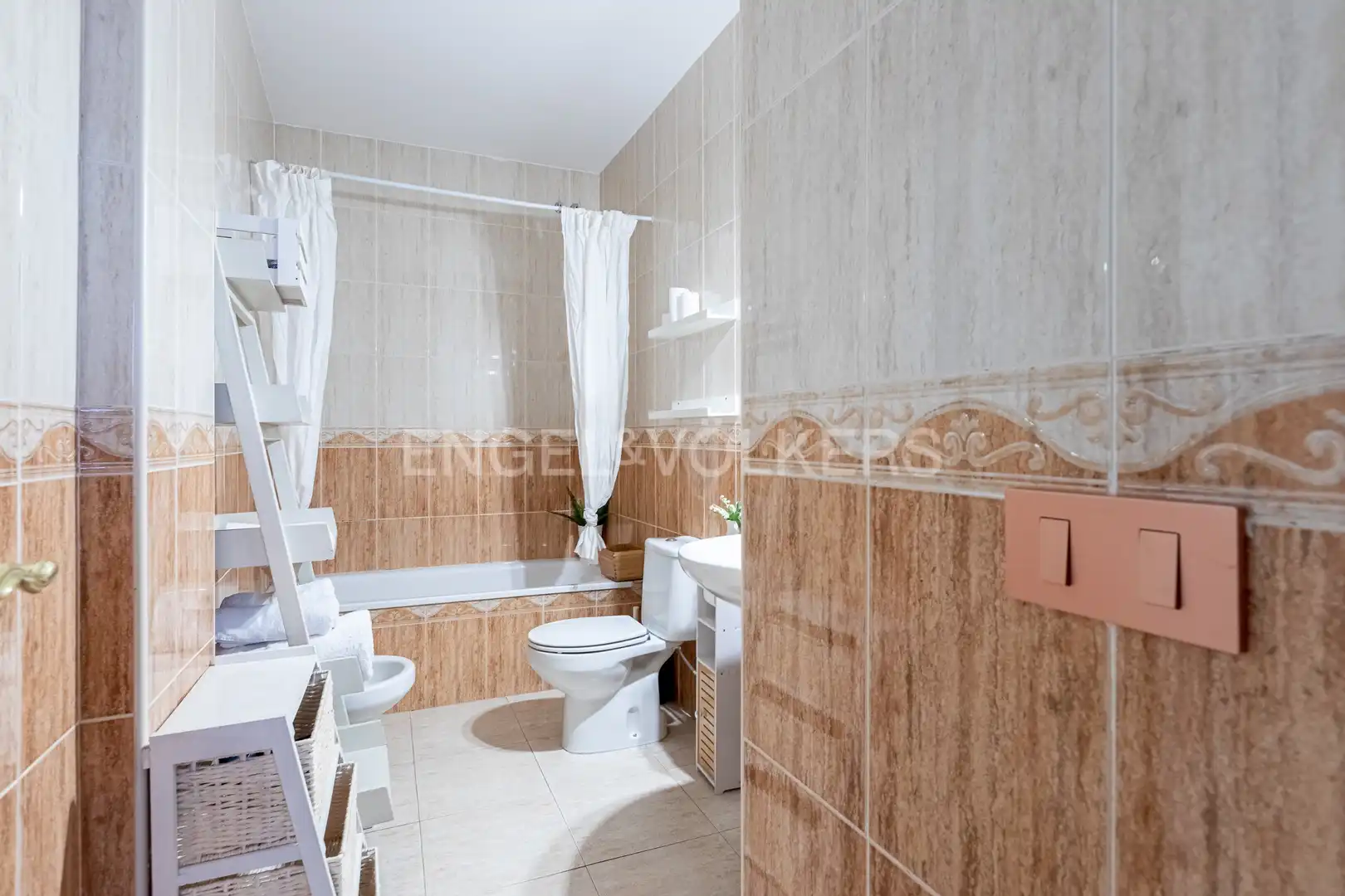 Study for rent in Santa Catalina