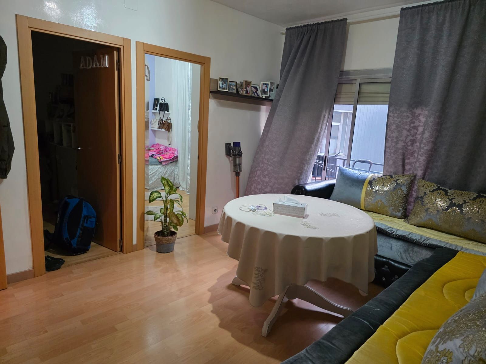 Bedroom of Flat for sale in L'Hospitalet de Llobregat  with Air Conditioner, Parquet flooring and Balcony