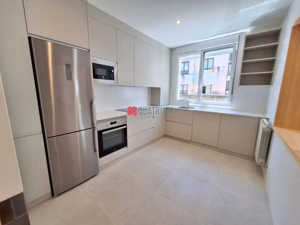 Cocina de Piso de alquiler en Santiago de Compostela  con Calefacción