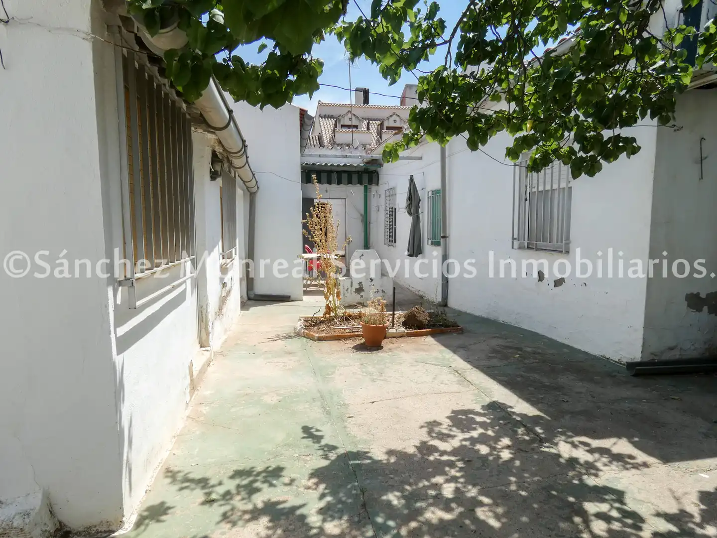 Vista exterior de Casa o xalet en venda en Alcázar de San Juan amb Aire condicionat, Calefacció i Jardí privat