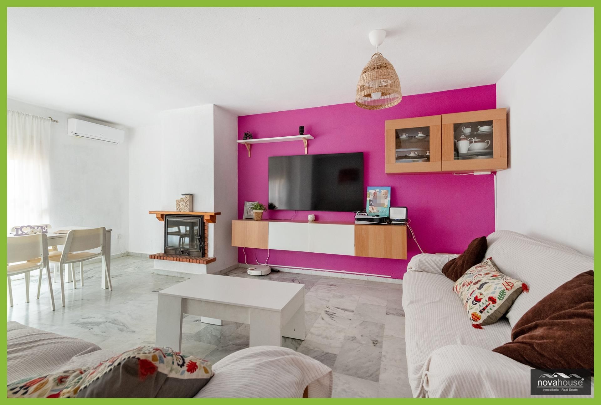 Living room of Single-family semi-detached for sale in Rincón de la Victoria  with Air Conditioner, Terrace and Balcony