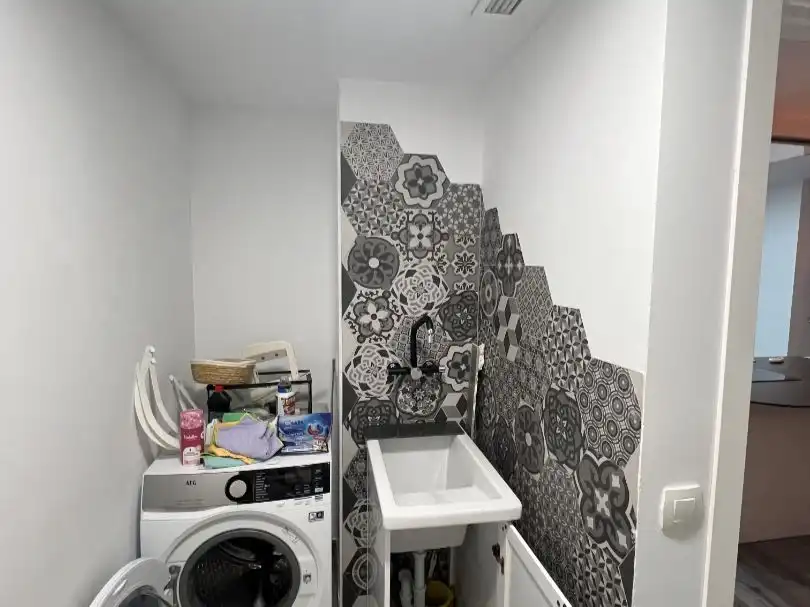 Badezimmer von Wohnung zur Miete in Montequinto mit Klimaanlage, Heizung und Schwimmbad