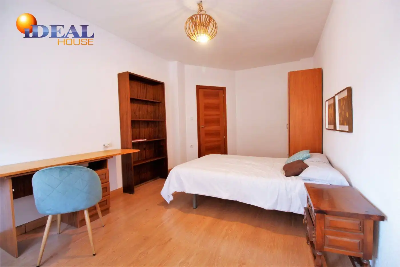 Bedroom of Flat for rent in Granada  with Heating and Storage room