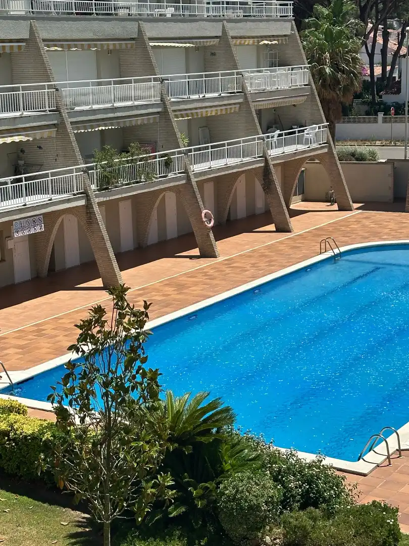 Schwimmbecken von Wohnungen zum Verkauf in L'Escala mit Heizung, Terrasse und Möbliert