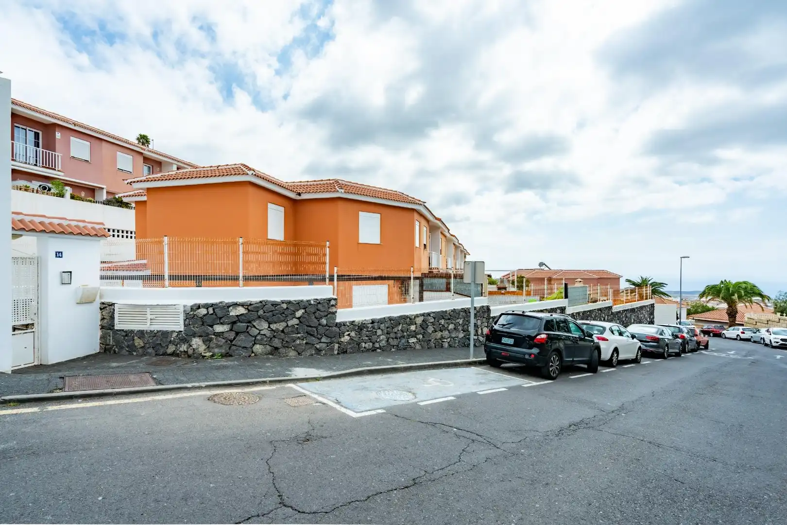 Vista exterior de Casa adosada en venta en Granadilla de Abona con Terraza y Balcón