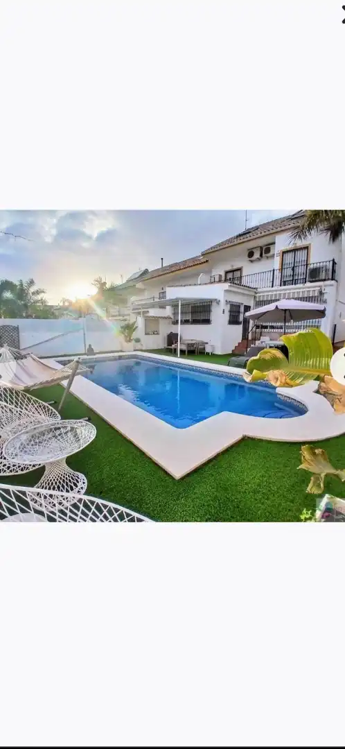Casa bifamiliare con balcone in vendita a Calle Enebro 17