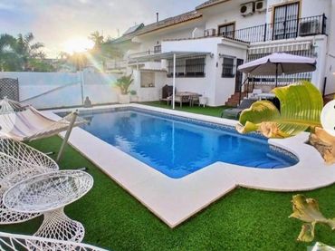 Semi-detached house with balcony for sale in Calle Enebro 17