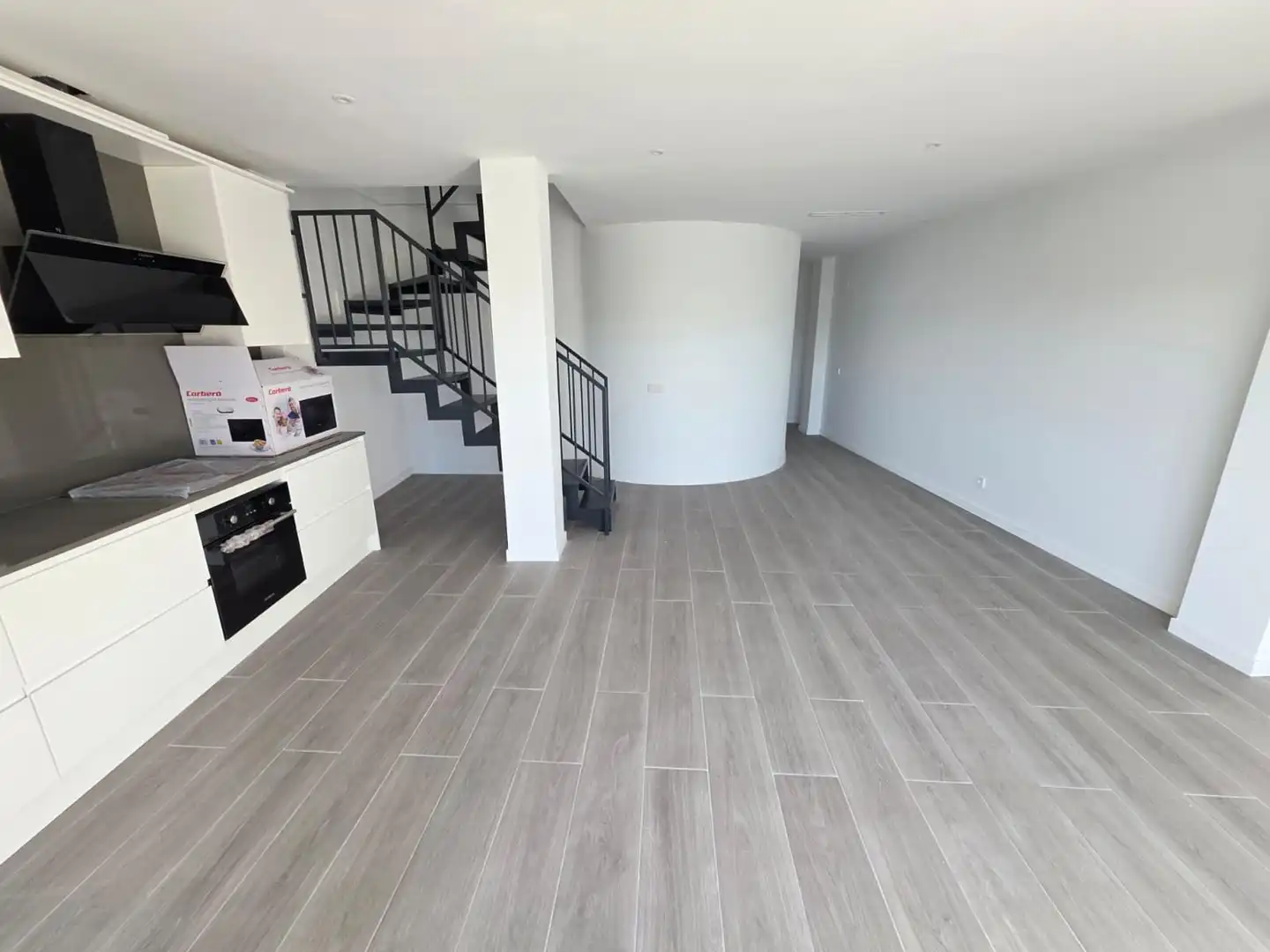 Dúplex con ascensor en venta en El Poble Sec, imagen 2