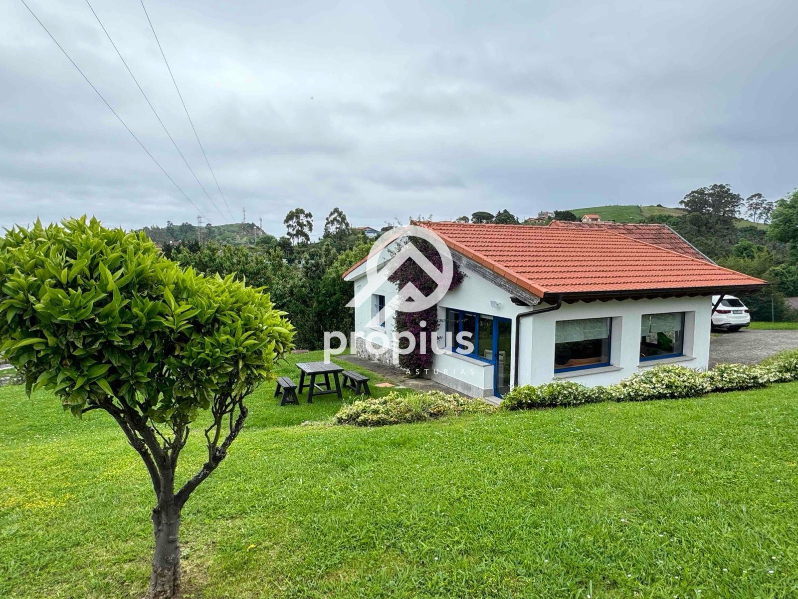 Vista exterior de Casa o xalet en venda en Ribadesella amb Calefacció, Jardí privat i Terrassa