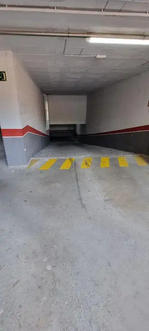 Parkplatz von Garage zur Miete in Quart