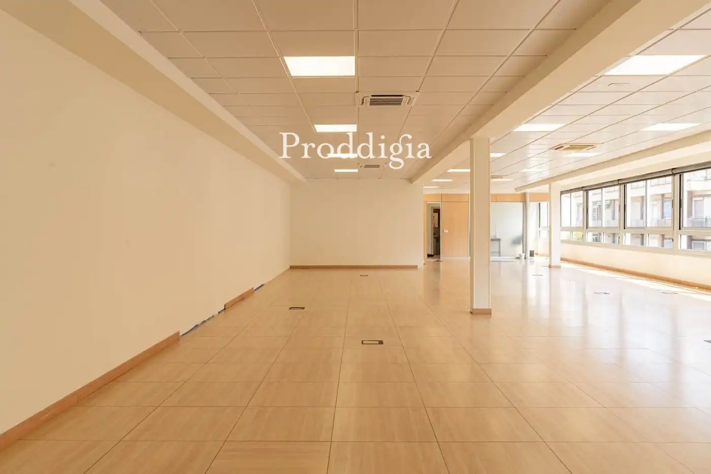 Office for rent in Barcelona  with Air Conditioner and Terrace