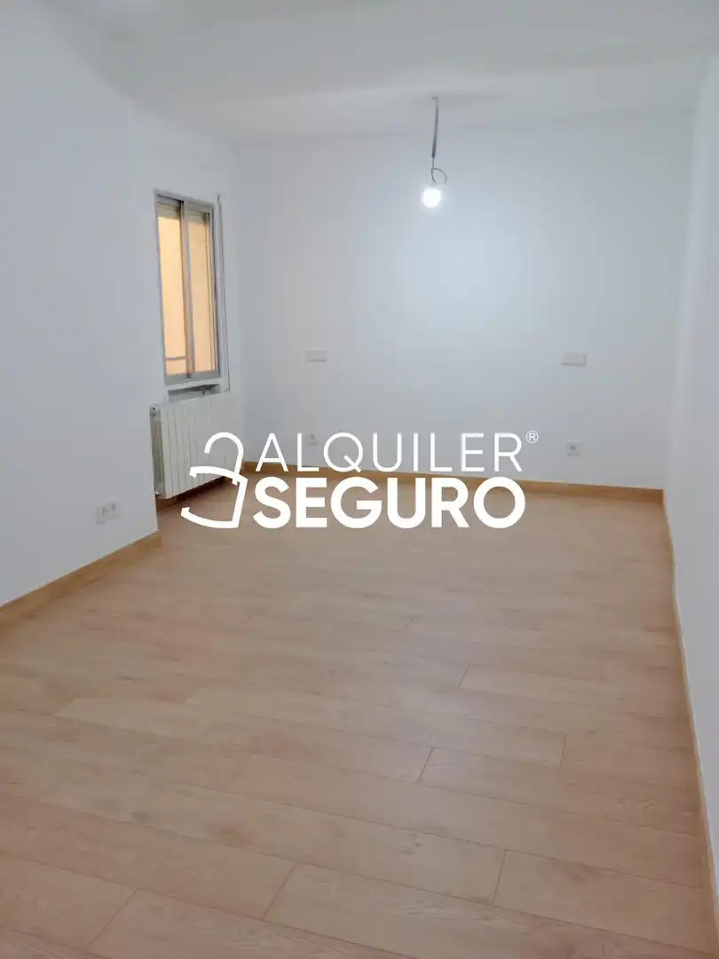 Dormitori de Pis de lloguer en Madrid amb Calefacció i Terrassa