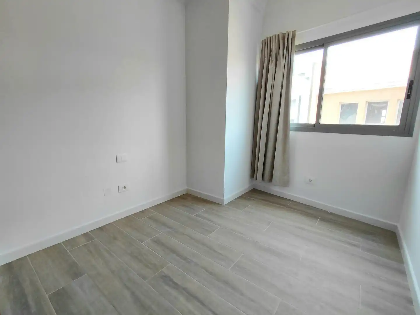 Bedroom of Flat for rent in Las Palmas de Gran Canaria  with Parquet flooring, Oven and Washing machine