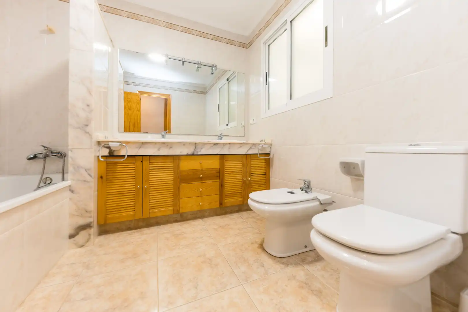 Bathroom of Buildings for sale in L'Ampolla