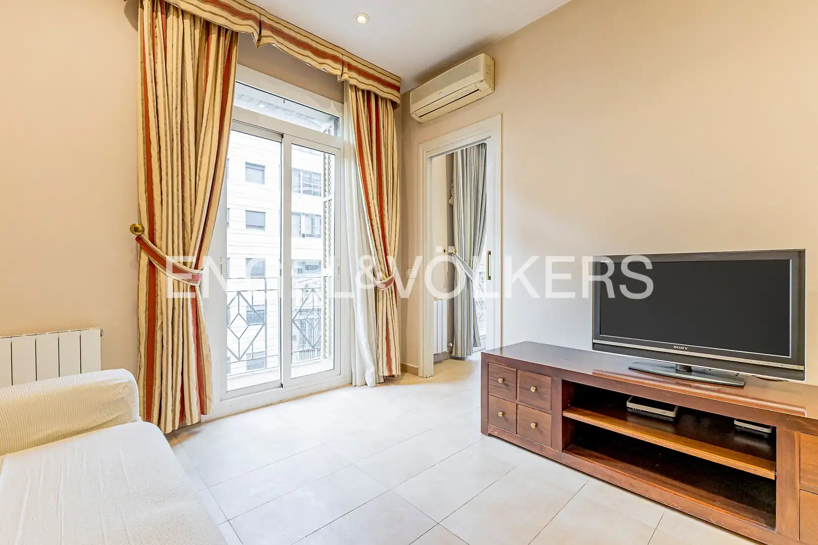 Sala de estar de Piso de alquiler en Barcelona con Aire acondicionado, Calefacción y Amueblado