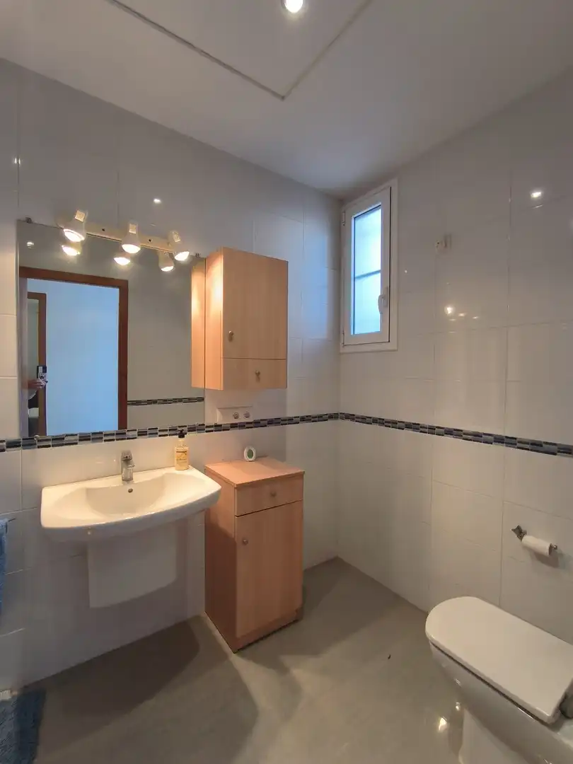 Bany de Apartament en venda en Alcanar amb Aire condicionat, Jardí privat i Terrassa
