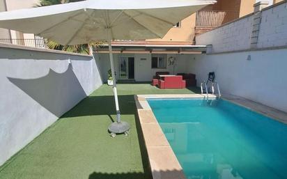 Piscina de Casa adosada en venda en  Jaén Capital amb Aire condicionat i Terrassa