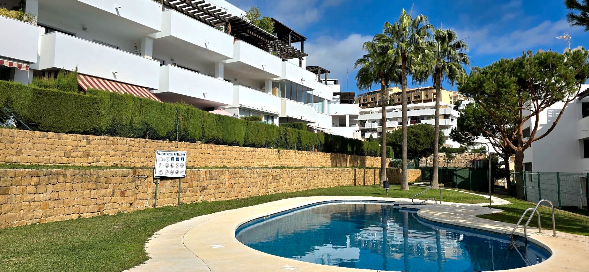Vista exterior de Pis en venda en Mijas amb Aire condicionat, Terrassa i Traster