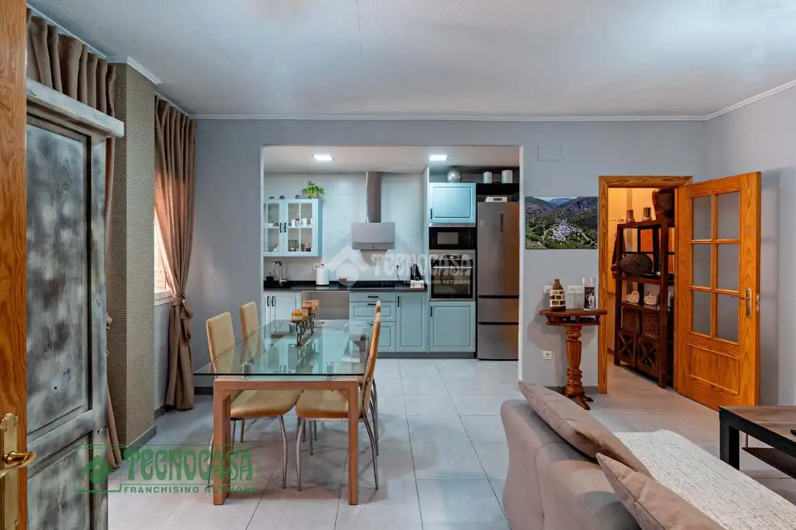 Cocina de Piso en venta en Roquetas de Mar con Jardín privado, Terraza y Balcón