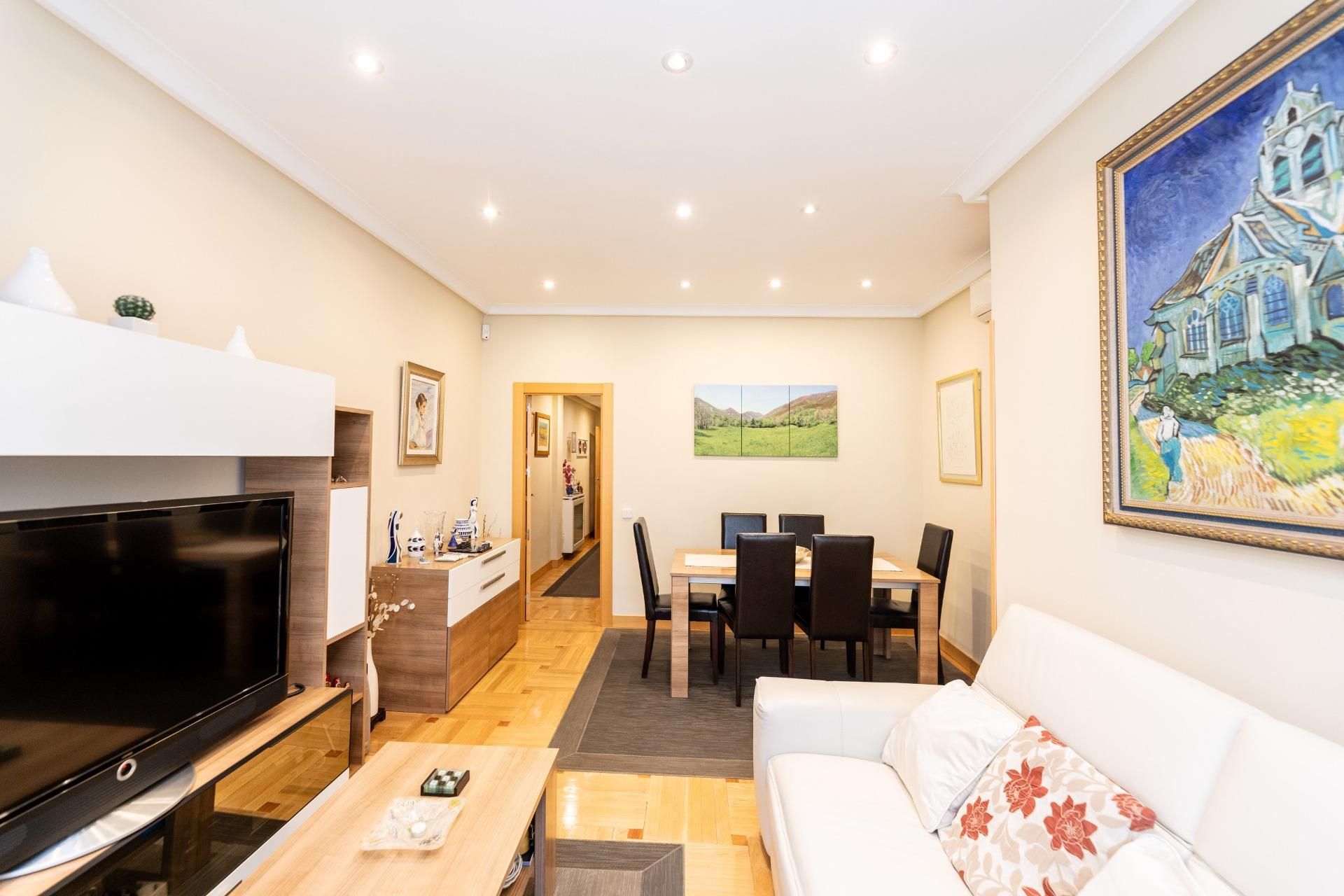 Sala d'estar de Pis en venda en  Madrid Capital amb Aire condicionat