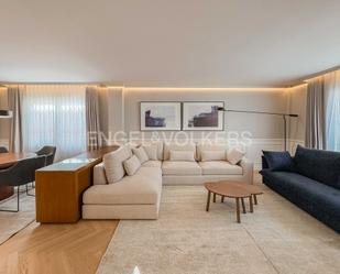 Sala d'estar de Apartament de lloguer en  Barcelona Capital amb Aire condicionat, Calefacció i Parquet