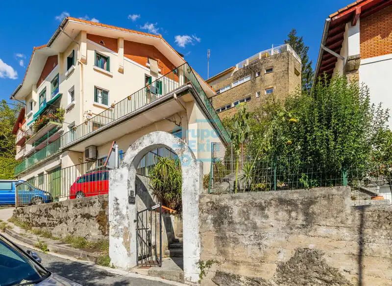 Vista exterior de Pis en venda en Donostia - San Sebastián  amb Calefacció, Jardí privat i Terrassa