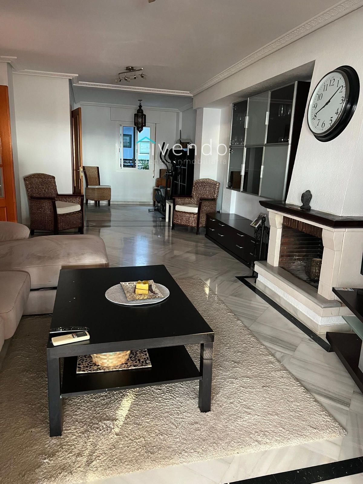 Sala d'estar de Casa adosada en venda en San Fernando amb Piscina, Moblat i Piscina comunitària