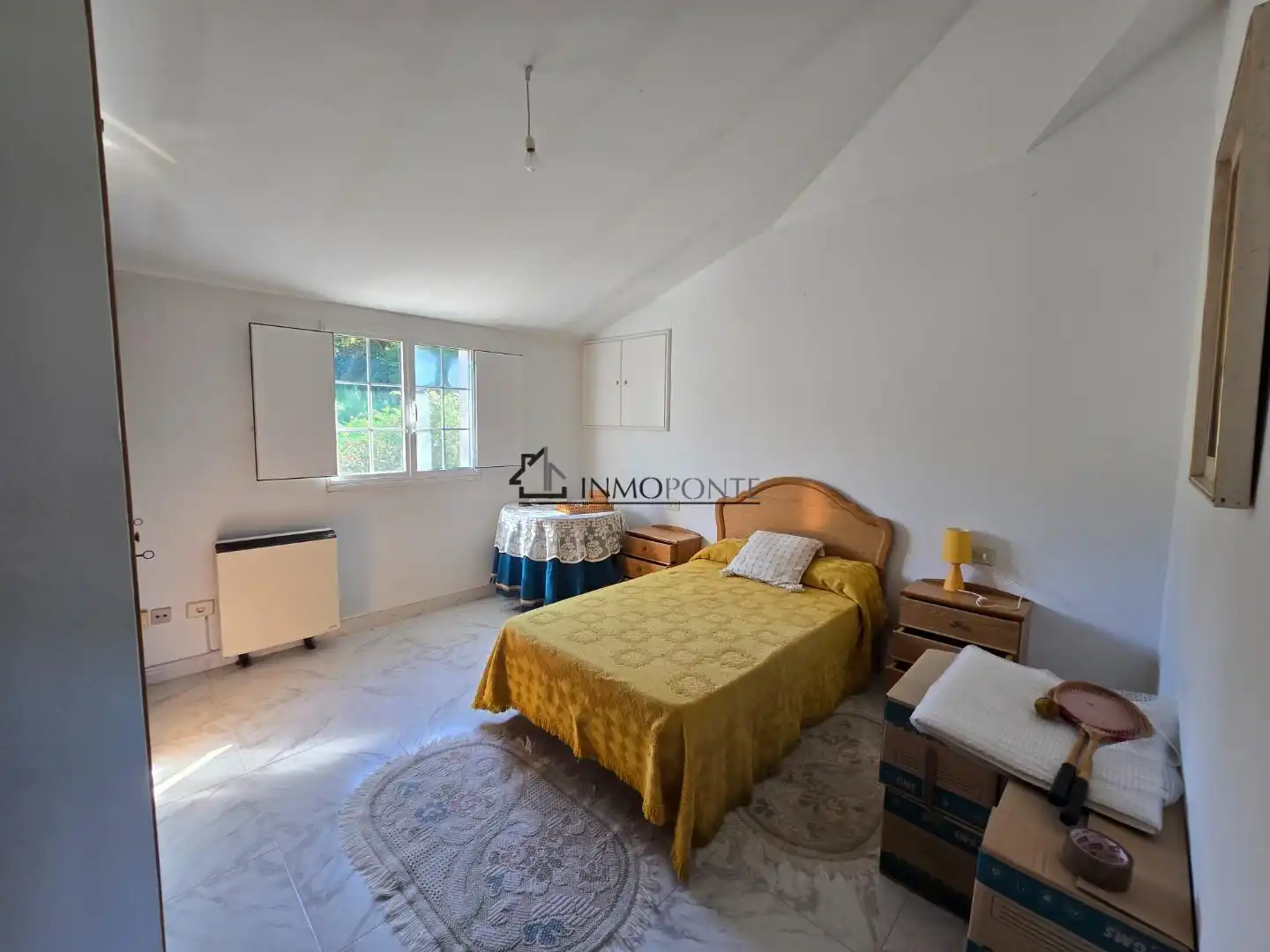 Dormitori de Casa o xalet en venda en Cerdedo amb Jardí privat
