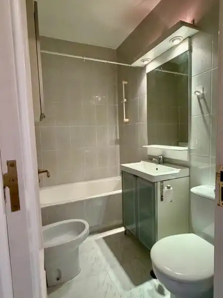 Bathroom of Flat for sale in Carabanchel