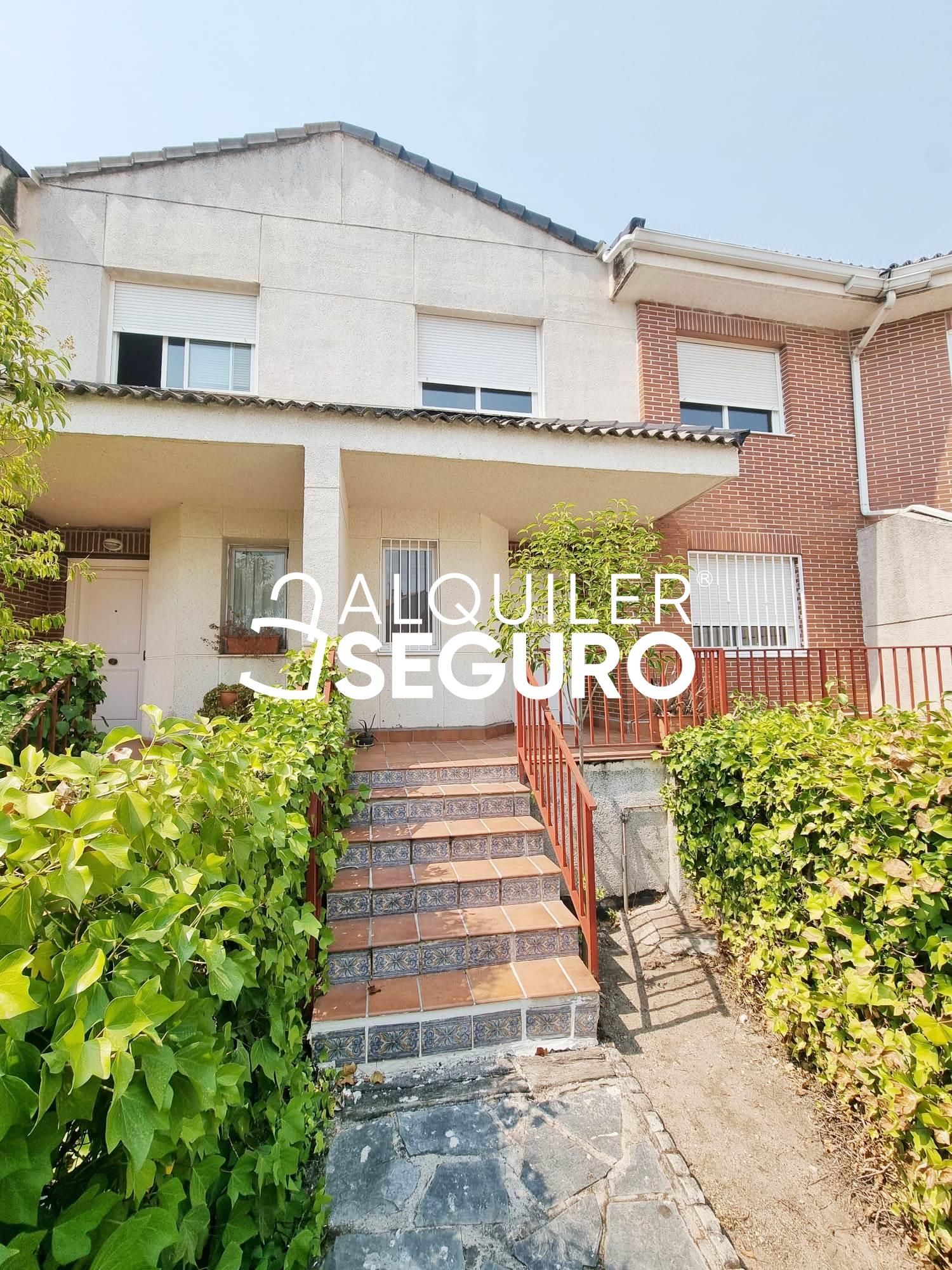 Exterior view of House or chalet to rent in Villanueva de la Cañada  with Heating, Terrace and Storage room