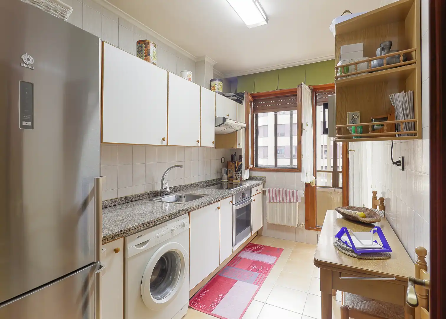 Cuina de Pis en venda en Oviedo  amb Calefacció, Parquet i Traster
