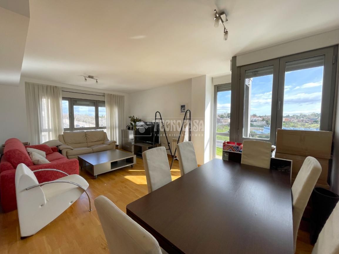 Sala d'estar de Pis en venda en  Madrid Capital amb Calefacció, Terrassa i Piscina comunitària