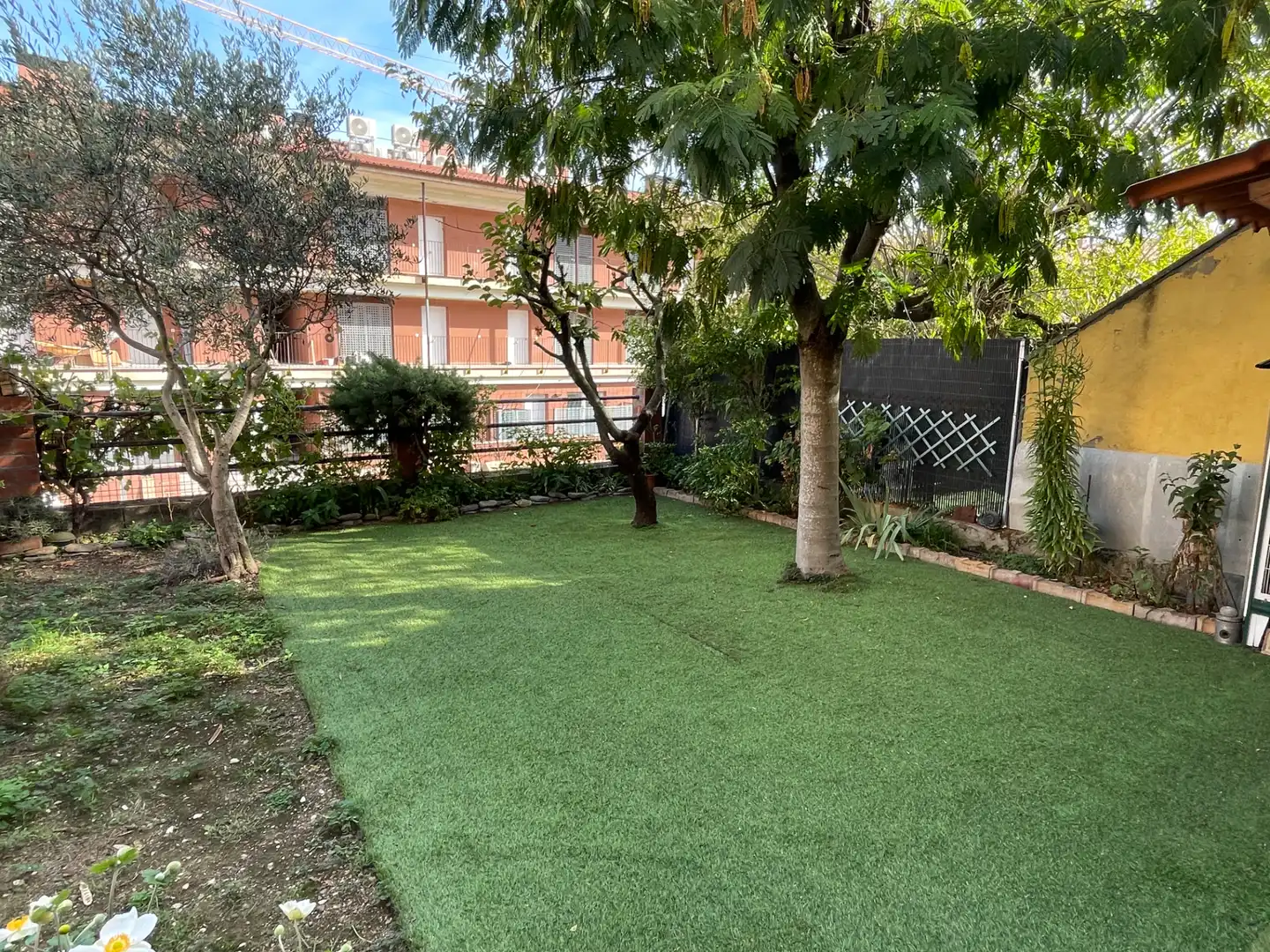 Casa aparellada amb jardí en venda a Olot, imagen 17