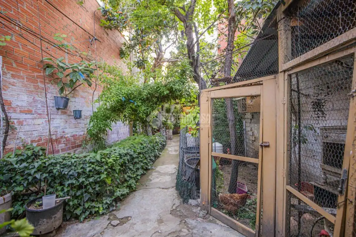 Vista exterior de Casa adosada en venta en Terrassa