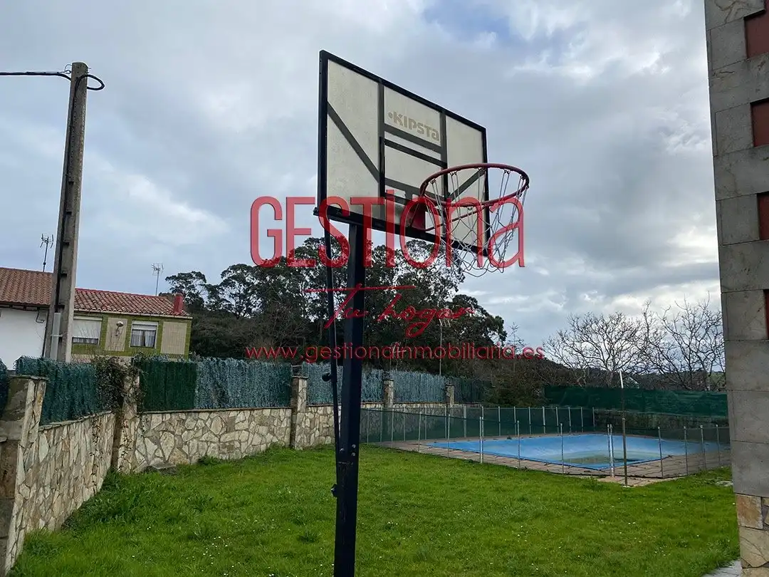 Vista exterior de Casa adosada en venta en Bareyo con Calefacción, Jardín privado y Piscina